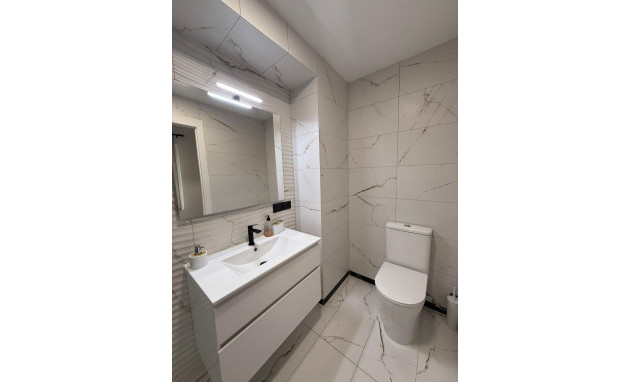 Herverkoop - Apartment - Torrevieja - Estacion de autobuses