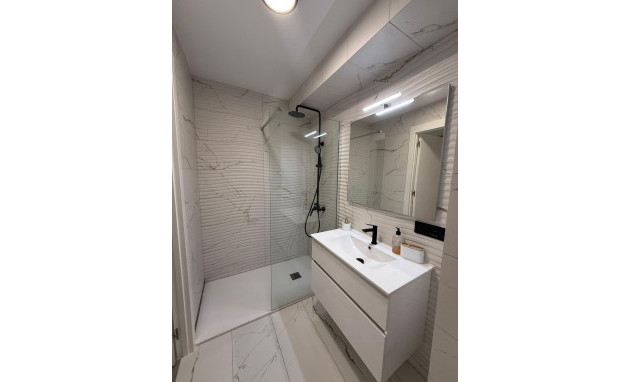 Herverkoop - Apartment - Torrevieja - Estacion de autobuses