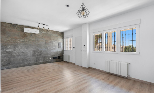 Herverkoop - Villa - Torrevieja - Aguas Nuevas