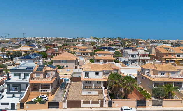 Herverkoop - Villa - Torrevieja - Aguas Nuevas