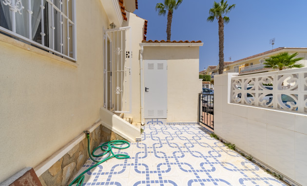 Revente - Casa de Pueblo - Ciudad quesada - Dona Pepa