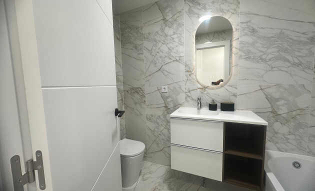 Herverkoop - Apartment - Torrevieja - Estacion de autobuses