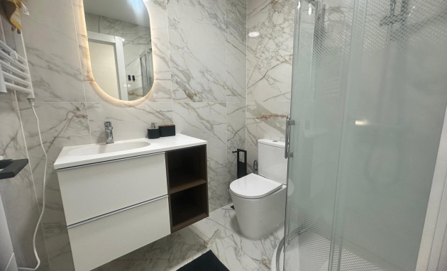 Herverkoop - Apartment - Torrevieja - Estacion de autobuses