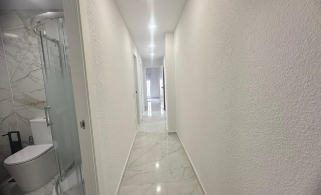 Herverkoop - Apartment - Torrevieja - Estacion de autobuses