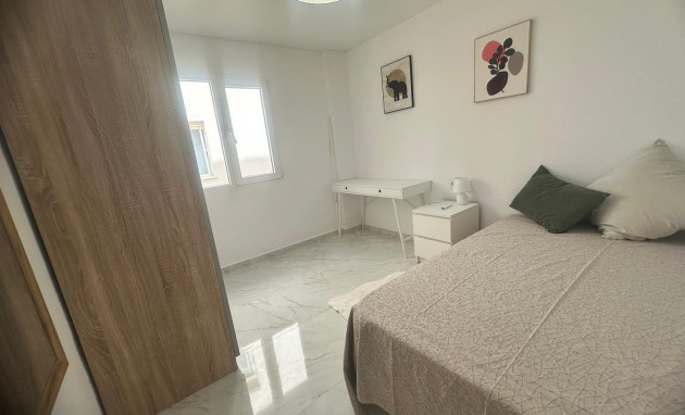 Herverkoop - Apartment - Torrevieja - Estacion de autobuses