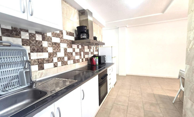 Herverkoop - Apartment - Torrevieja - Estacion de autobuses