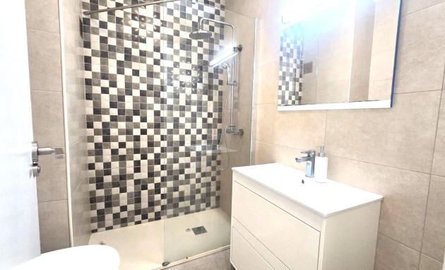 Herverkoop - Apartment - Torrevieja - Estacion de autobuses