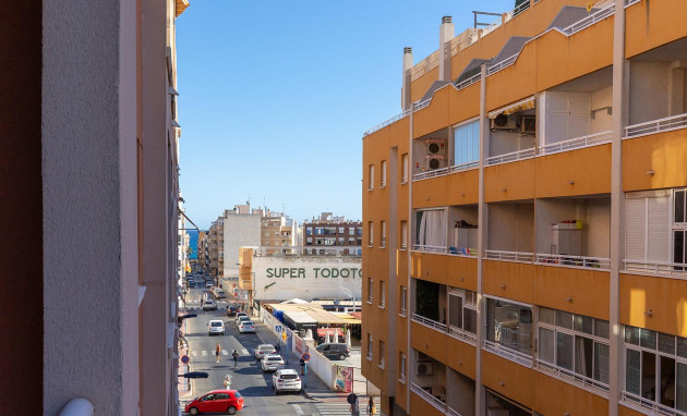 Herverkoop - Apartment - Torrevieja - Estacion de autobuses
