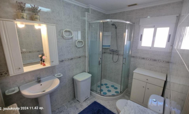 Herverkoop - Bungalow - Gelijkvloers - Torrevieja - La Mata