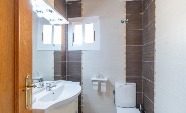 Herverkoop - Villa - Orihuela Costa - La Zenia