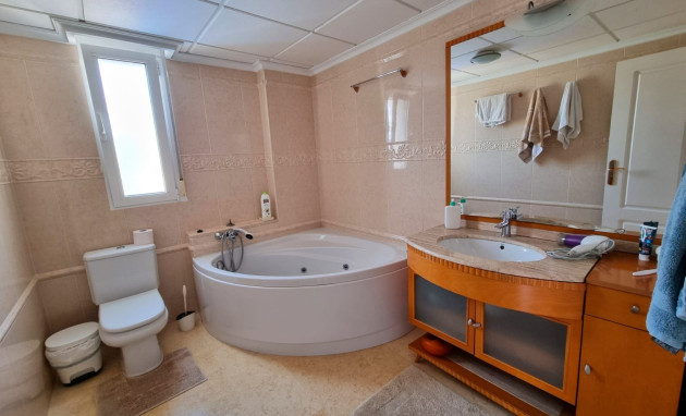 Herverkoop - Detached Villa - Torrevieja - La Mata - Town