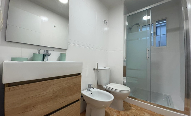 Herverkoop - Bungalow - Gelijkvloers - Torrevieja - Paseo maritimo