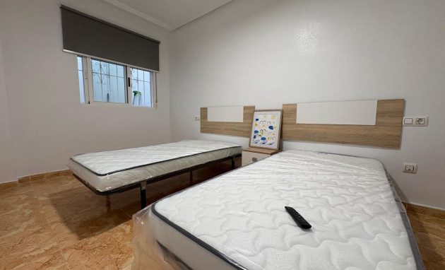 Herverkoop - Bungalow - Gelijkvloers - Torrevieja - Paseo maritimo