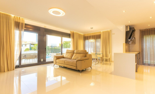 Herverkoop - Villa - Orihuela Costa - Campoamor