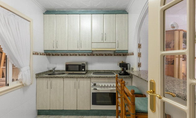 Herverkoop - Bungalow - Gelijkvloers - Torrevieja - La Siesta - El Salado - Torreta