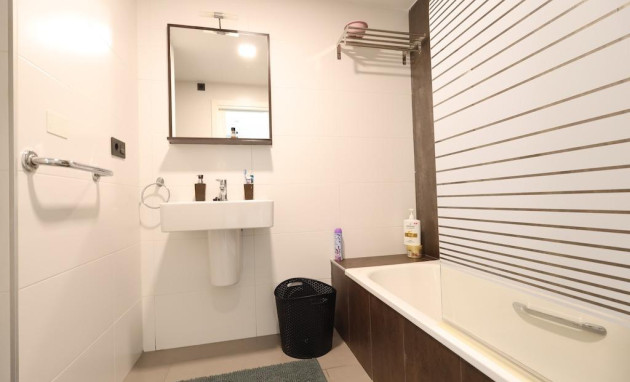 Herverkoop - Bungalow - Gelijkvloers - Orihuela Costa - La Zenia