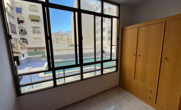 Herverkoop - Studio - Torrevieja - Estacion de autobuses