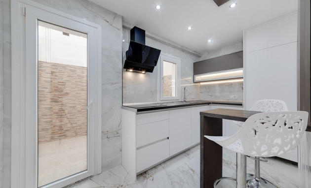 Herverkoop - Apartment - Torrevieja - Playa del Cura