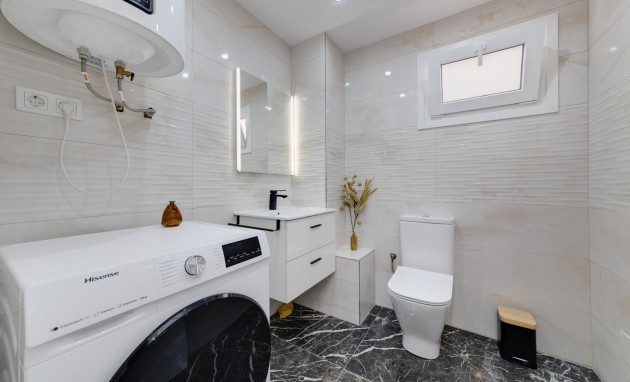 Herverkoop - Apartment - Torrevieja - Playa del Cura