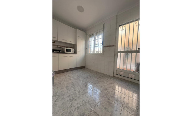 Herverkoop - Town house - Torrevieja - Los Frutales