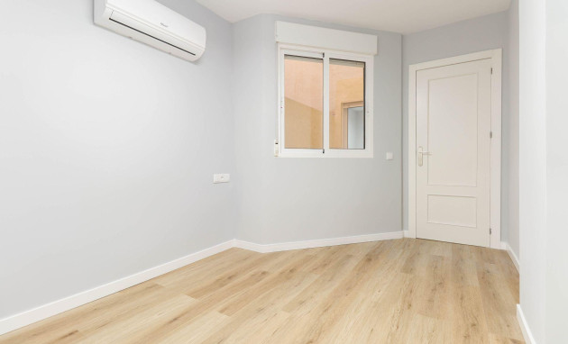 Resale - Apartment - Torrevieja - La Mata pueblo