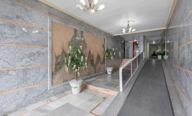 Resale - Apartment - Torrevieja - Estacion de autobuses