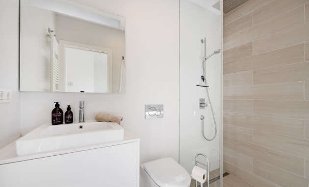 Resale - Apartment - Las Colinas Golf Resort