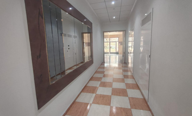 Herverkoop - Apartment - Torrevieja - Estacion de autobuses