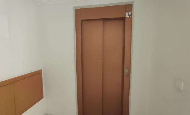 Herverkoop - Apartment - Torrevieja - Estacion de autobuses