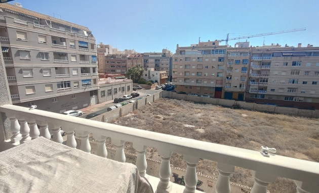 Herverkoop - Apartment - Torrevieja - Estacion de autobuses