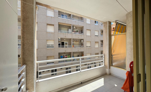 Herverkoop - Apartment - Torrevieja - Estacion de autobuses