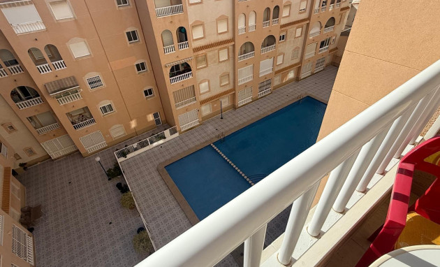 Herverkoop - Apartment - Torrevieja - Estacion de autobuses