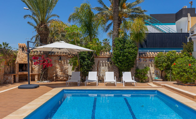 Herverkoop - Detached Villa - Orihuela Costa - Punta Prima