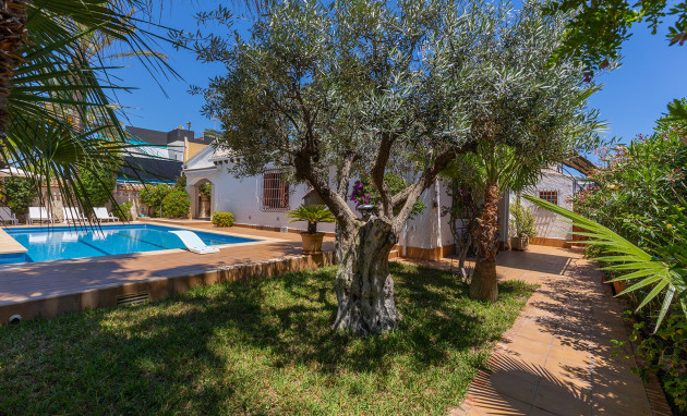 Herverkoop - Detached Villa - Orihuela Costa - Punta Prima