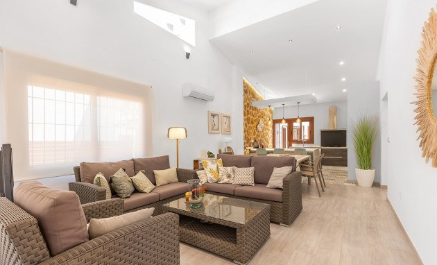 Herverkoop - Detached Villa - Orihuela Costa - Punta Prima