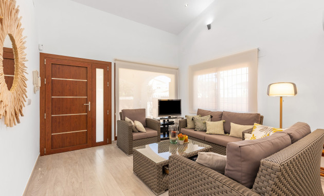 Herverkoop - Detached Villa - Orihuela Costa - Punta Prima