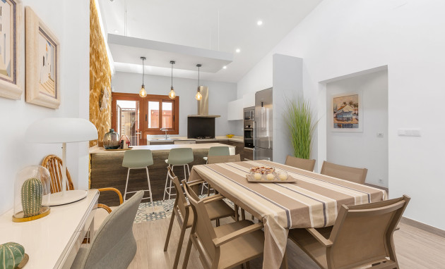 Herverkoop - Detached Villa - Orihuela Costa - Punta Prima