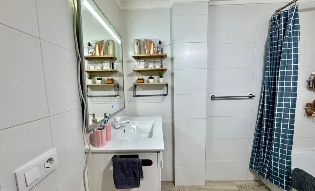 Herverkoop - Apartment - Almoradí