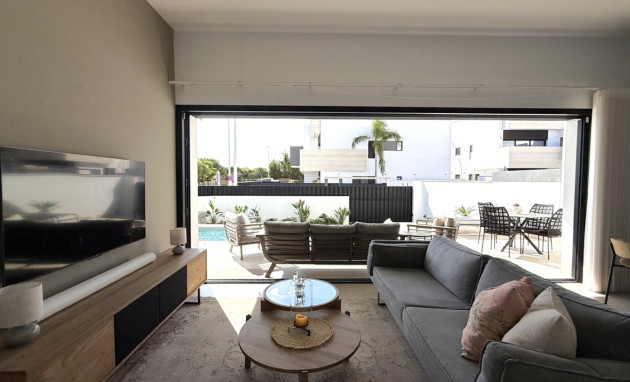 Resale - Bungalow - Groundfloor - Pilar de la Horadada - Costa Blanca Sur