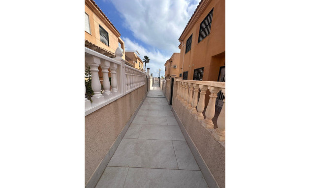 Resale - Town house - Torrevieja - Los Frutales