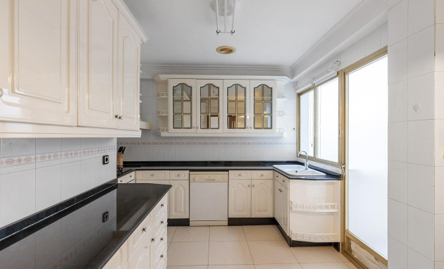 Revente - Apartment - Torrevieja - Paseo maritimo