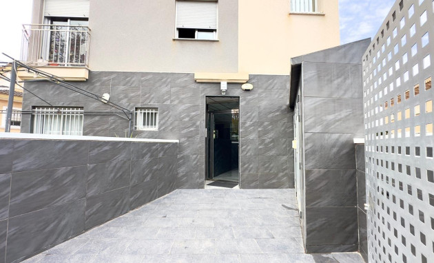 Herverkoop - Building - Torrevieja - Playa del cura