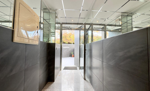 Herverkoop - Building - Torrevieja - Playa del cura