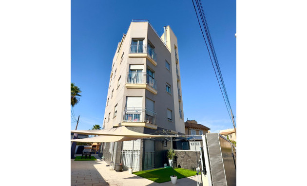 Herverkoop - Building - Torrevieja - Playa del cura