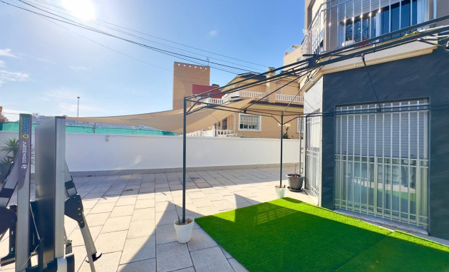 Herverkoop - Building - Torrevieja - Playa del cura