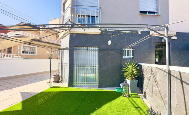 Herverkoop - Building - Torrevieja - Playa del cura