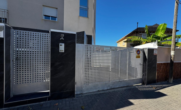 Herverkoop - Building - Torrevieja - Playa del cura