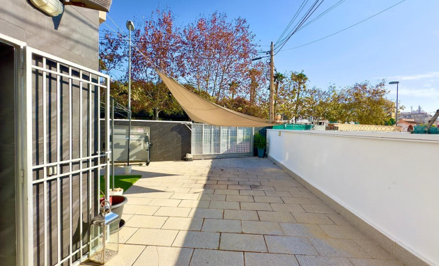 Herverkoop - Building - Torrevieja - Playa del cura