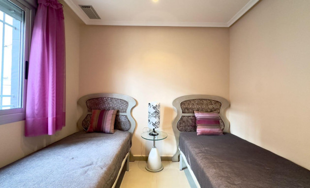 Herverkoop - Building - Torrevieja - Playa del cura