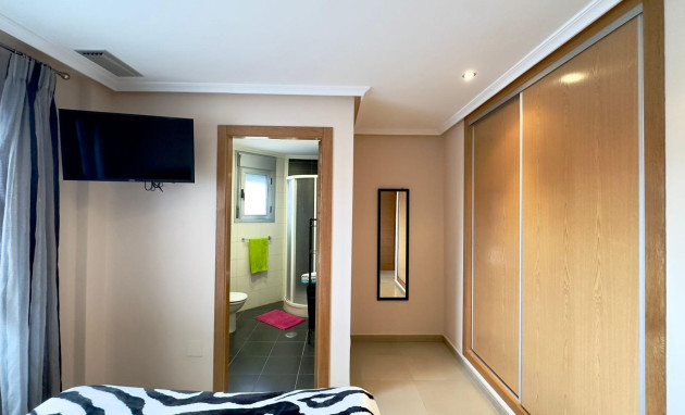 Herverkoop - Building - Torrevieja - Playa del cura